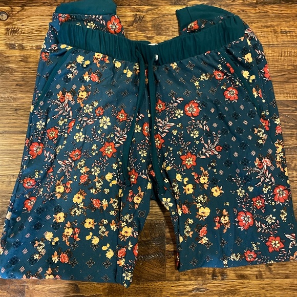 Yoga floral pants, so soft and cute - Picture 2 of 2